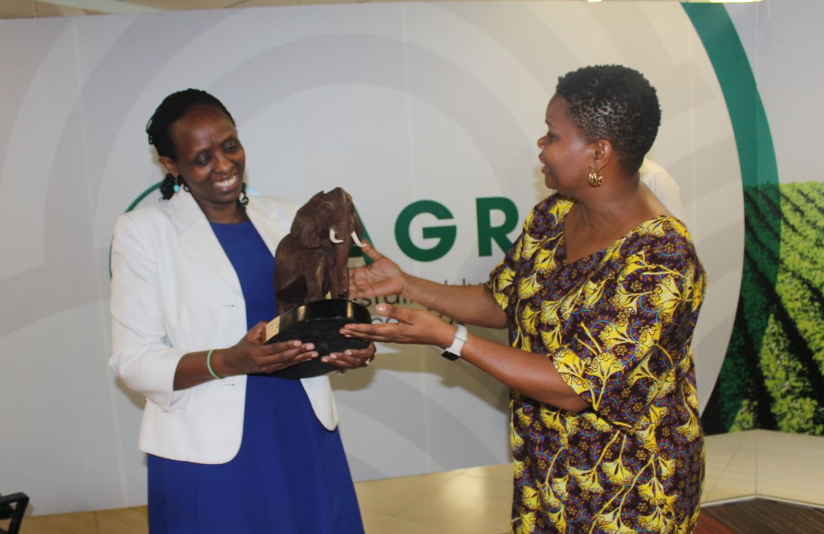 #EAFF President @elizabethnsima and the CEO Mr. Stephen Muchiri paid a courtesy call to #Agra President @Agnes_Kalibata during the #award session EAFF appreciates outstanding relationship and exceptional host, her extraordinary contributions #transformation #agriculture #africa