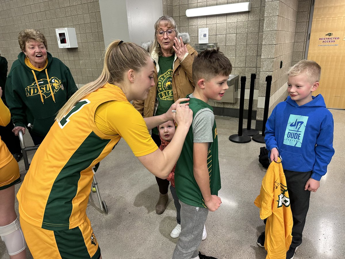 Another reason why Heaven Hamling is as popular as she is? 

Signing autographs for everyone that wanted one long after tonight’s game.

She has at least a couple games left in her #NDSU career.