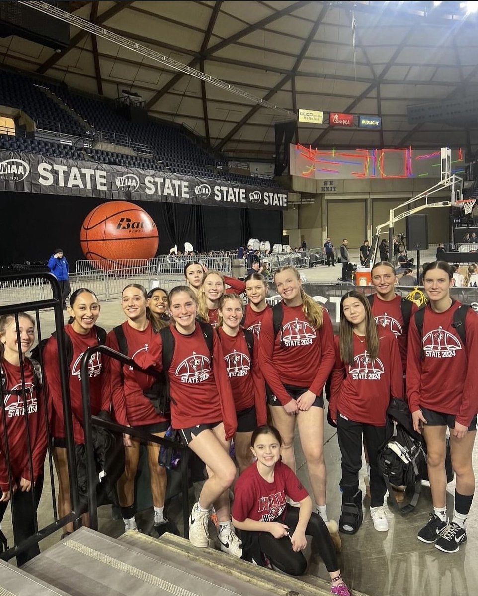 GoLadyWolves's tweet image. ❤️ this team! #wsps #thehunt