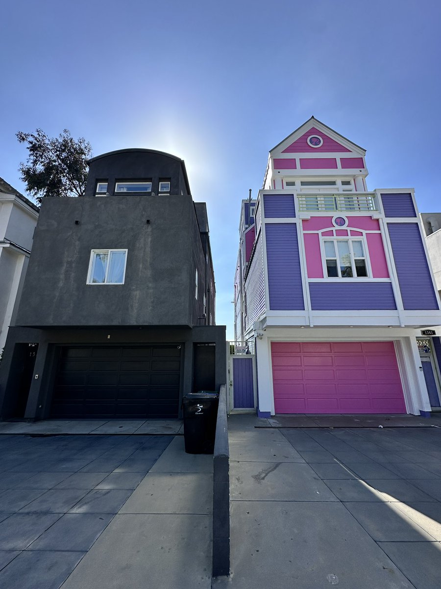THE ICONIC BLACK AND PINK MEME HOUSES, image size:900x1200