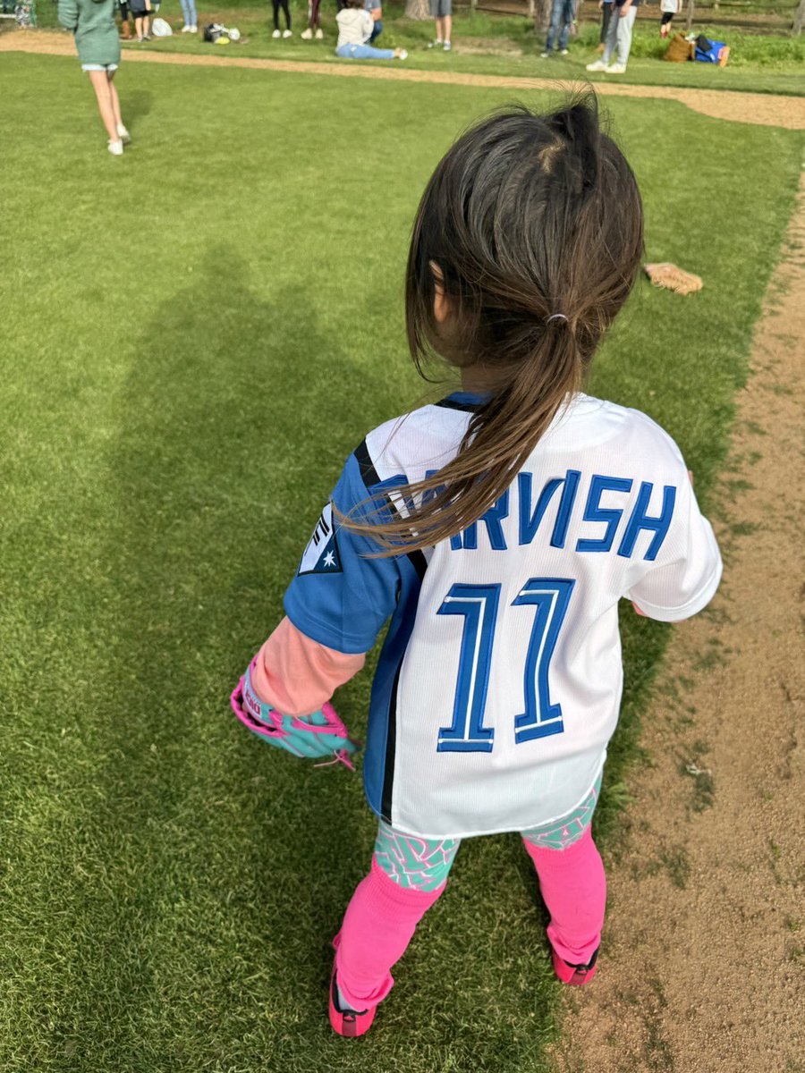 今日、娘が野球デビューしました😆 My daughter's first baseball