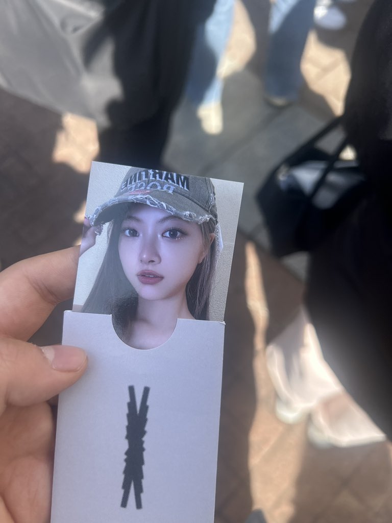 르세라핌 뮤뱅 공방포카 교환
저:은채
피어나:채원
당일 현장 교환 가능합니다

open.kakao.com/o/s3JxeJEc