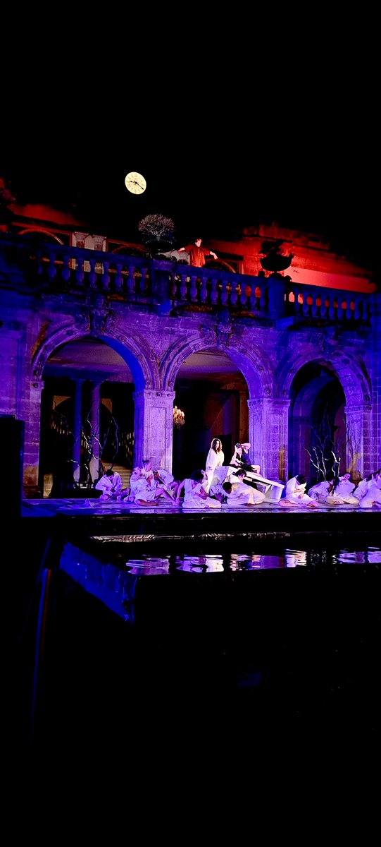 Esta noche estuvimos presentes en la nueva temporada de #ElCisneNegro de <a href="/lainfinitacia/">La Infinita Compañía</a> desde el #CastillodeChapultepec ✨️💯 <a href="/elteatrocdmx/">Cartelera de Teatro</a>