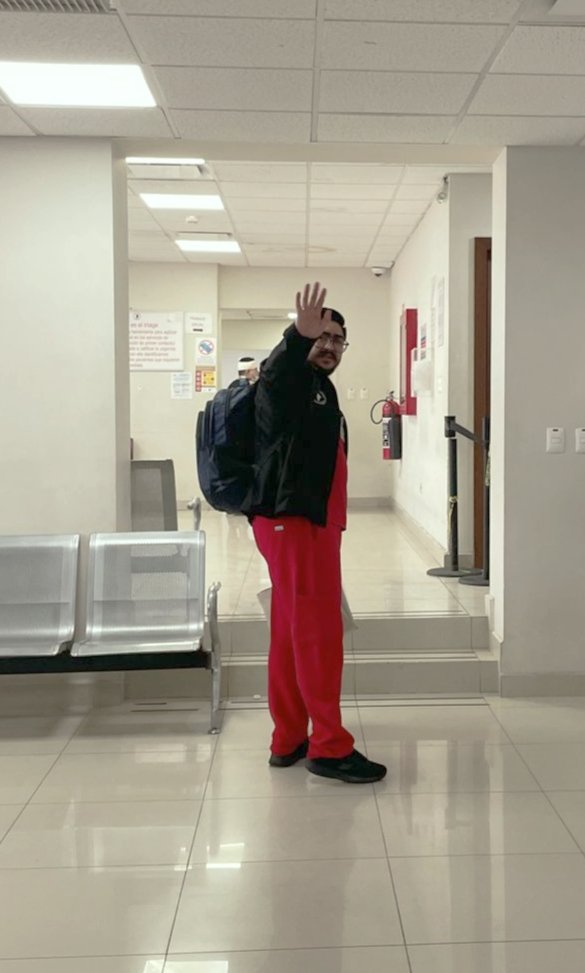 JahirBerzo's tweet photo. Fui la guardia que olía a café, el doctor de las muestras, el doc de COVID, y estoy orgulloso de ser el Dr. Jahir Berzosa
Directivos que se convirtieron en amigos, compañeros que se volvieron hermanos, un gran hospital, al que sin dudar volvería, Hasta pronto https://t.co/2WYPN8Se1e