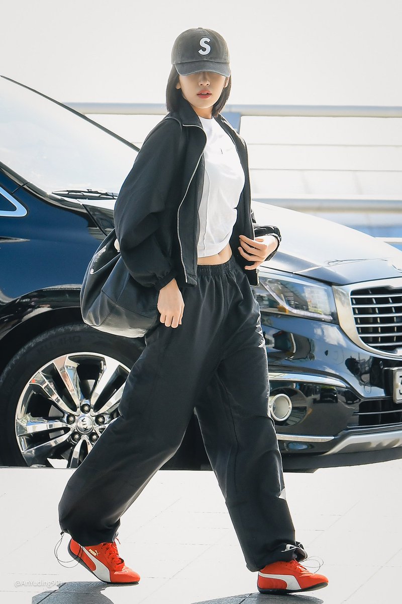 240301 Yujin off to Taipei. Have a safe trip! 👋

#아이브 #안유진
#IVE #YUJIN
<a href="/IVEstarship/">IVE OFFICIAL</a> <a href="/IVE_twt/">IVE</a>