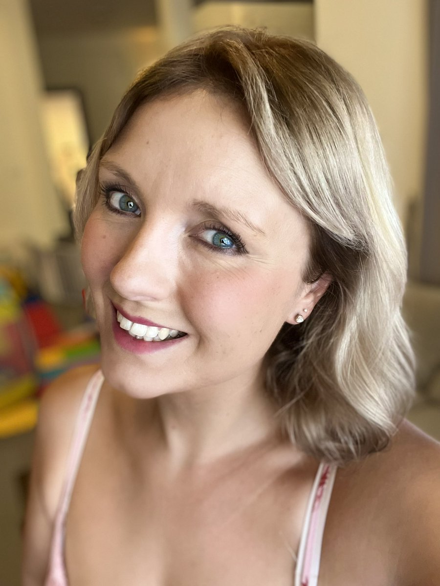 After 15+ years I’ve finally ditched the bleach and embraced my natural hair colour. End of an era for sure, but my life has changed so much for the better since the blonde days of my 20s. I love the confidence, self love and serenity that’s come with entering my 30s.