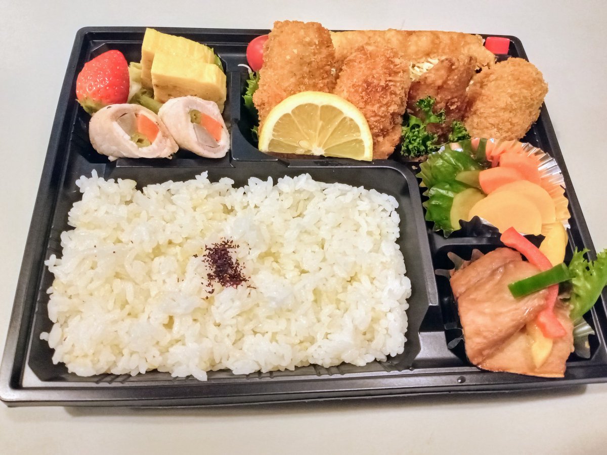 ＃あじ蔵（くら）＃今日の手作りお弁当　＃１２００税込み　＃メカジャブ１人前￥2,２０0＃緑色に変わる海藻付き
＃まぐろ　＃メカジキ　＃水だこ　＃神経絞めアイナメ　＃活なまこ　＃生ウニ　＃あわび　＃ほっき貝　＃北海つぶ　＃ホタテ　＃もうかの星などもご用意しております。