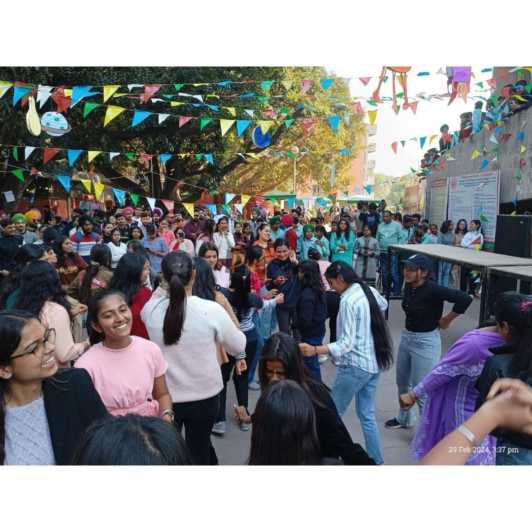 pu_pulse's tweet image. Scitron&apos;24 Day 2: 🎮 Games like Dare and Dare, Jackson Syndrome, Blind Navigator, Participants wowed with skills in Item Collection and Cup Dance Challenge. 
Stay tuned to #PUPulse for updates! 🌟 #Extravaganza 
#Scitron24 #FunFilled #PUEvents #SkillShowcase #StuC