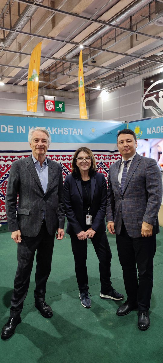 .@Salondelagri, les sénateurs M. André Reichardt & Mme Nathalie Goulet @senateur61 ont visite notre #stand national, situé dans le pavillon 5.1.

Il vous reste encore quelques jours pour venir découvrir les produits 'Made in #Kazakhstan'. Bienvenue à tous, chers amis !🤗
#SIA2024