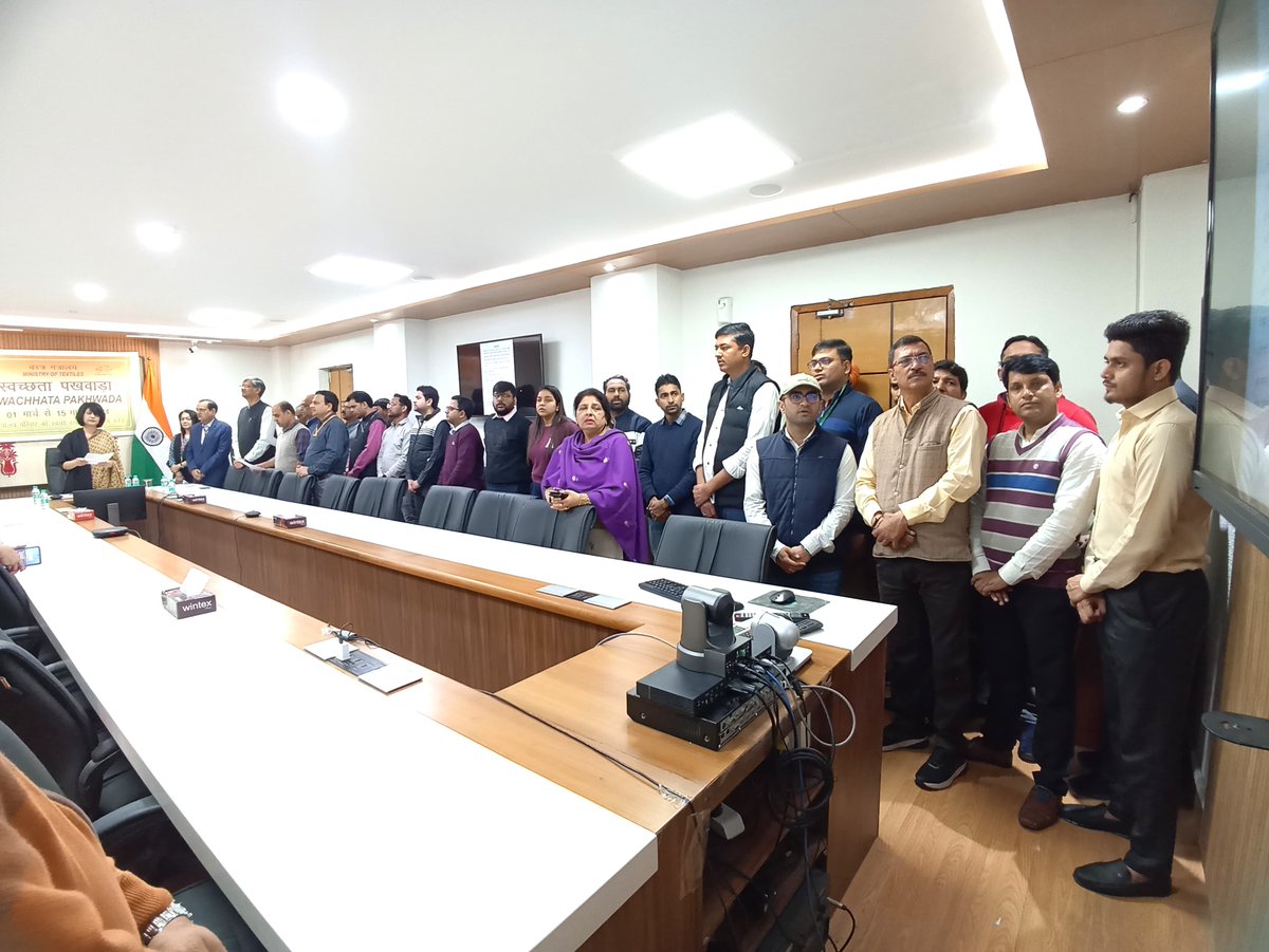 Ministry of Textiles officials, led by the Secretary (Textiles), took the Swachhata Pledge on March 1, 2024, at 10:30 AM. Emphasizing cleanliness & urged active participation in Swachhata Pakhwada activities from March 1 to March 15, 2024. #SwachhataPledge #CleanIndia