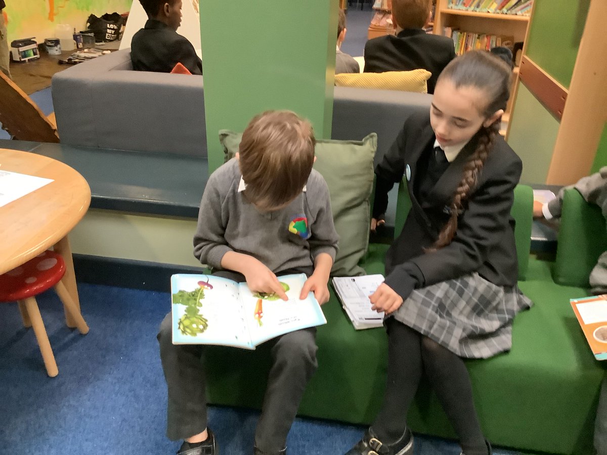 rushden_academy's tweet photo. The SAS students had a brilliant time reading with their new partners, and did Team Rushden proud with their kind, respectful, enthusiastic attitudes. We can't wait to go back to Denfield Primary. Well done Reading Squad 1! #TeamRusden #RASAS #Ethos #GraceFoundation https://t.co/R5sSozn0dE