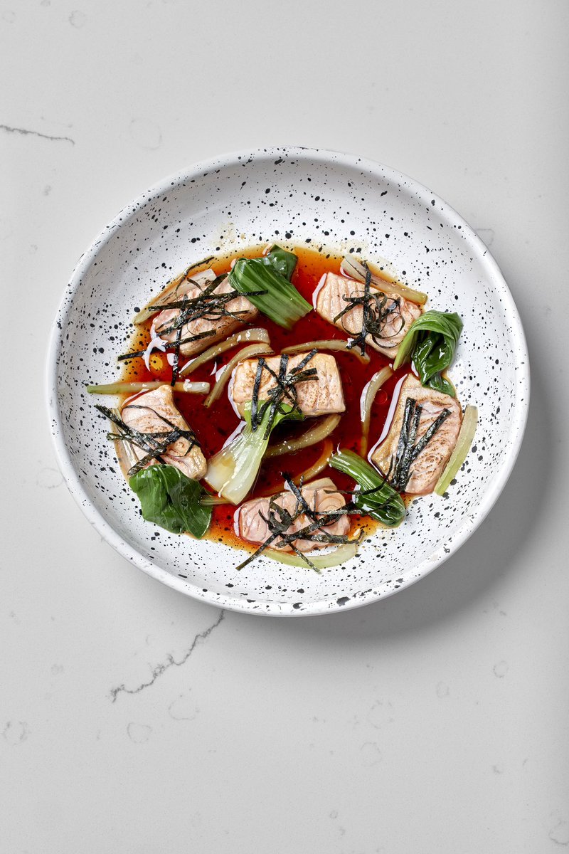 PacoMoralesBar's tweet photo. ➜ Otra maravilla ➜ de Paco y su equipo 😎💥

SALMÓN SOASADO con fondo ponzu andalusí, pack-choi y aceite de sésamo.

〰️ 〰️ 〰️

➜ Another marvel ➜ Paco and team 😎💥

TORCHED SALMON
andalucía ponzu, pad choi, sésamo oil

𝗘𝗹 𝗕𝗮𝗿 𝗱𝗲 𝗣𝗮𝗰𝗼 𝗠𝗼𝗿𝗮𝗹𝗲𝘀
#ElBardePaco https://t.co/VmJzKJUZ1h