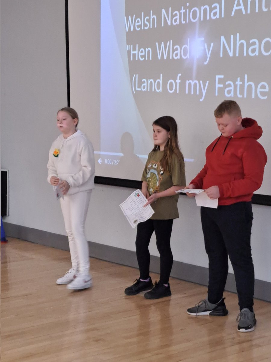 Criw Cymraeg Blwyddyn 6 introducing our Eisteddfod!! @CSCJES <a href="/SerenaSbarc/">Seren A Sbarc - Siarter iaith</a> <a href="/RCTCouncil/">RCT Council</a>