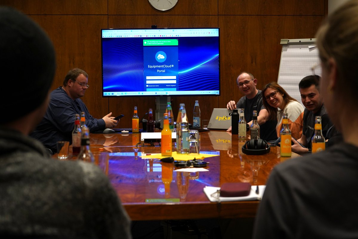 TRIOLOGY GmbH (@triology_gmbh) on Twitter photo Gestern fand wieder das #orclapex #Meetup #Braunschweig statt. 20 Leute waren diesmal dabei, haben mit <a href="/Ronny_Weiss_/">Ronny Weiß</a> über File Handling in APEX gesprochen & sich untereinander ausgetauscht. Die ā'pěks Donuts hatten diesmal einen Anstrich in Oranje, waiting for <a href="/alexnuijten/">Alex Nuijten</a>.😉🇳🇱 Gestern fand wieder das #orclapex #Meetup #Braunschweig statt. 20 Leute waren diesmal dabei, haben mit <a href="/Ronny_Weiss_/">Ronny Weiß</a> über File Handling in APEX gesprochen & sich untereinander ausgetauscht. Die ā'pěks Donuts hatten diesmal einen Anstrich in Oranje, waiting for <a href="/alexnuijten/">Alex Nuijten</a>.😉🇳🇱