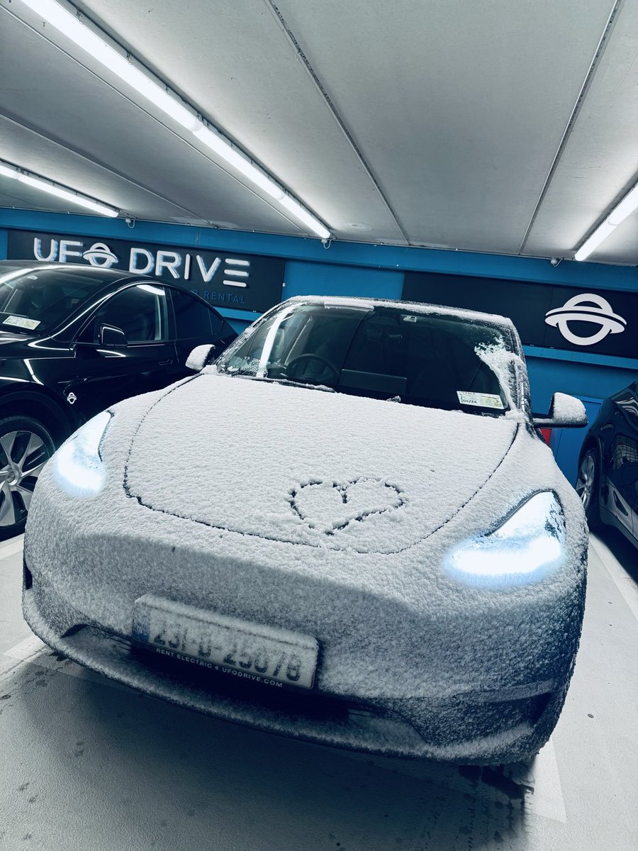Greetings from a rare snowy day in Dublin ⁦<a href="/UFODriveTweets/">UFODRIVE</a>⁩