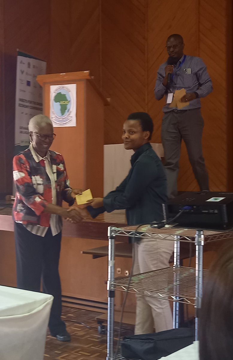 #Congratulations 🎉 to #PhDstudent @Sarahnawoya from QGG, who was awarded for best student oral presentation at the Insect For Green Economy Conference being held in Nairobi 🎉😊 @GebreGrum @flygene_qgg @GoutamSahana