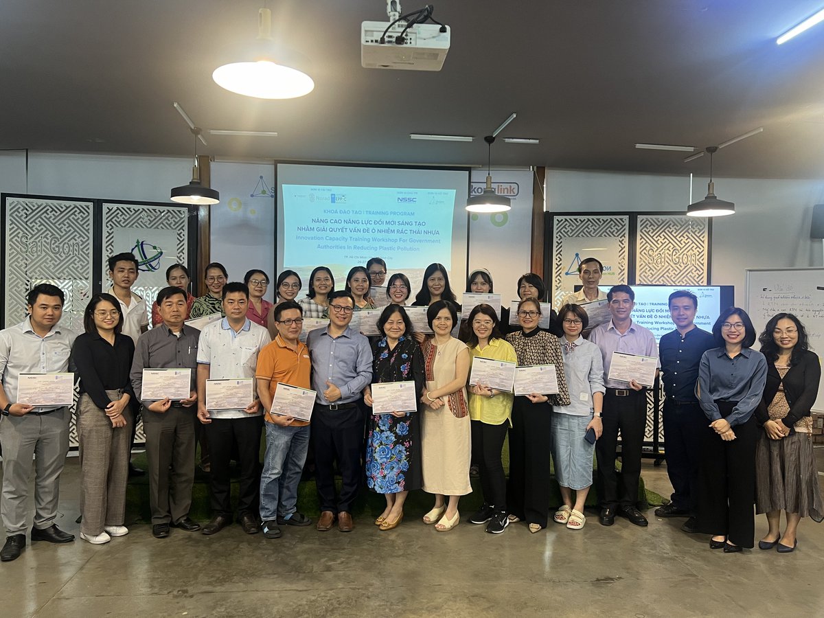 🌱✨ Empowering Public Sector Innovation for a Sustainable Future! 🌍 Over 40 participants joined the HCM workshop tackling plastic pollution. We practiced innovation tools, gained new skills, and built a dedicated network. Join us in building a 🥬clean future! #UNDP #EPPIC