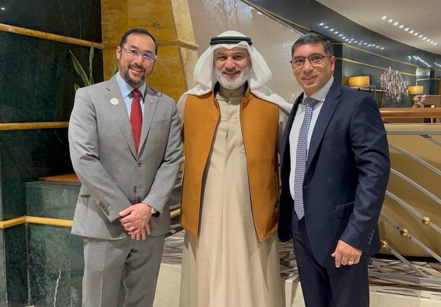 PDVSA's tweet photo. Desde Argelia, el ministro Pedro Rafael @TellecheaRuiz compartió experiencias con el ministro de Energía e Industrias Energéticas de Trinidad y Tobago, Stuart Young.

A la par que conversó con el secretario general de la OPEP, Haitham Al Ghais. https://t.co/1sIxU3sRCs