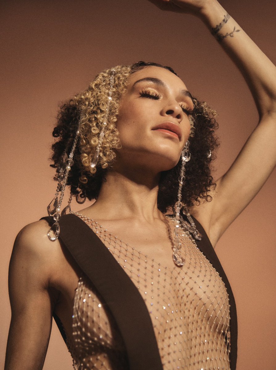 New album GIRL(S) coming out March 8
Check out the first single: 
open.spotify.com/track/5foomY4e…

#music #girl #jazz #pop #new #duo #women #album