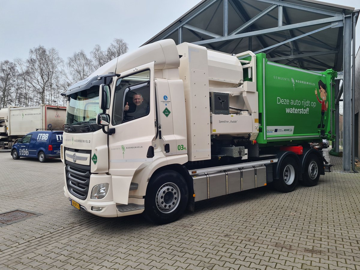 REVIVE Project (@revive_h2) on Twitter photo 🚛Our REVIVE hydrogen refuse truck starts operation in <a href="/Noordenveld/">Gemeente Noordenveld</a>!
The truck, funded by 🇪🇺<a href="/CleanHydrogenEU/">Clean Hydrogen Partnership</a> will directly replace one of the municipality's diesel trucks, providing silent and effective operation with no C02 emissions at the tailpipe 🌱
h2revive.eu/noordenveld-ta… 🚛Our REVIVE hydrogen refuse truck starts operation in <a href="/Noordenveld/">Gemeente Noordenveld</a>!
The truck, funded by 🇪🇺<a href="/CleanHydrogenEU/">Clean Hydrogen Partnership</a> will directly replace one of the municipality's diesel trucks, providing silent and effective operation with no C02 emissions at the tailpipe 🌱
h2revive.eu/noordenveld-ta…