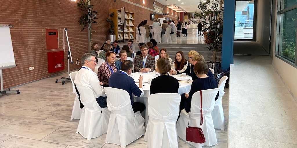 Cedefop's tweet image. 🔸🔹 #ReferNet plenary meeting Day 3️⃣

➡️ A summary of the open discussions on reporting on national implementation programmes (#NIPs)

➡️ Workgroup discussions on the #comparability and #recognition of #qualifications