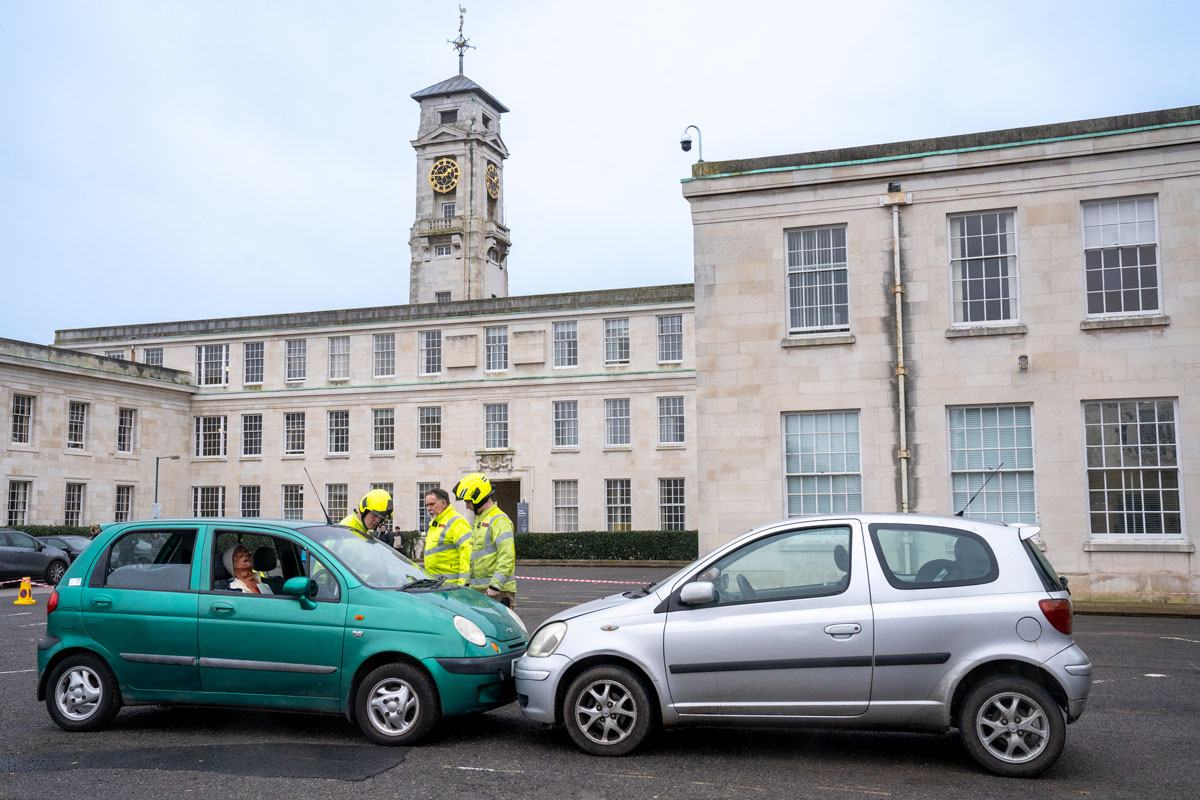 Academics from @UoN_SHS @UoNFacultyMHS teamed up with firefighters @nottsfire and paramedics @EMASNHSTrust to stage a mock RTC this week to help health science students to better understand a patient's journey from road to hospital Read more - ow.ly/3UBw50QJrCr