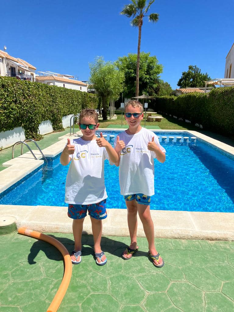 👍 Thumbs up for holidays at Casa Correra & Casa Camino 😎
Ask us about our Spring & Summer 2024 availability 🩴☀️
#torrevieja #summer2024 #holidaylet #escapetherain