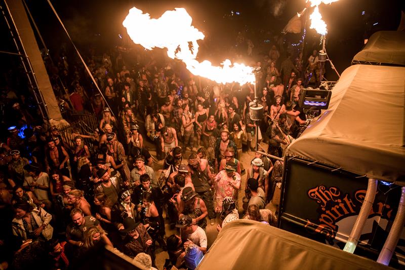 Believe it or not ... the Spirit Train is making a return journey to AfrikaBurn this year. To read the whole story of how and why, in their words and ours ... please visit: afrikaburn.org/binnekringblog…

Photo: Jonx Pillemer