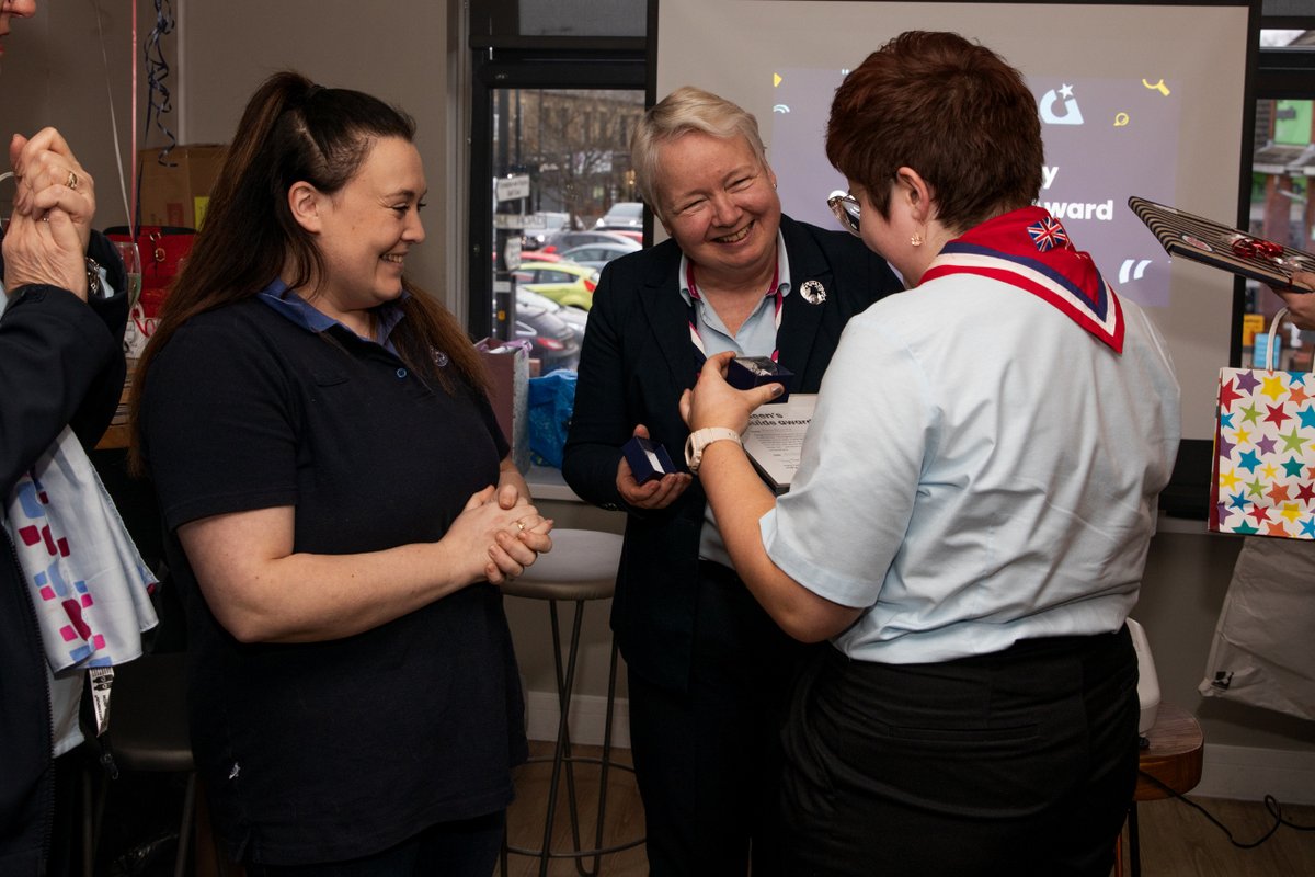 Girlguiding_LSE's tweet image. 👑 Rosa has achieved the prestigious Queen&apos;s Guide Award, showcasing her dedication and diverse skillset. Her journey is an inspiration to all in @Girlguiding. Presented by @Girlguiding_NWE deputy chief commissioner!

Huge congratulations, Rosa! 🌟

#Girlguiding #QueensGuide