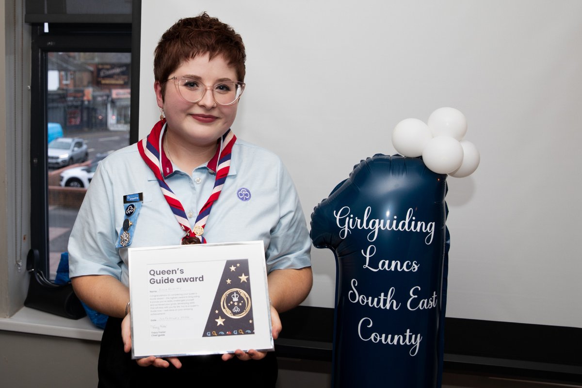 👑 Rosa has achieved the prestigious Queen's Guide Award, showcasing her dedication and diverse skillset. Her journey is an inspiration to all in @Girlguiding. Presented by @Girlguiding_NWE deputy chief commissioner! Huge congratulations, Rosa! 🌟 #Girlguiding #QueensGuide