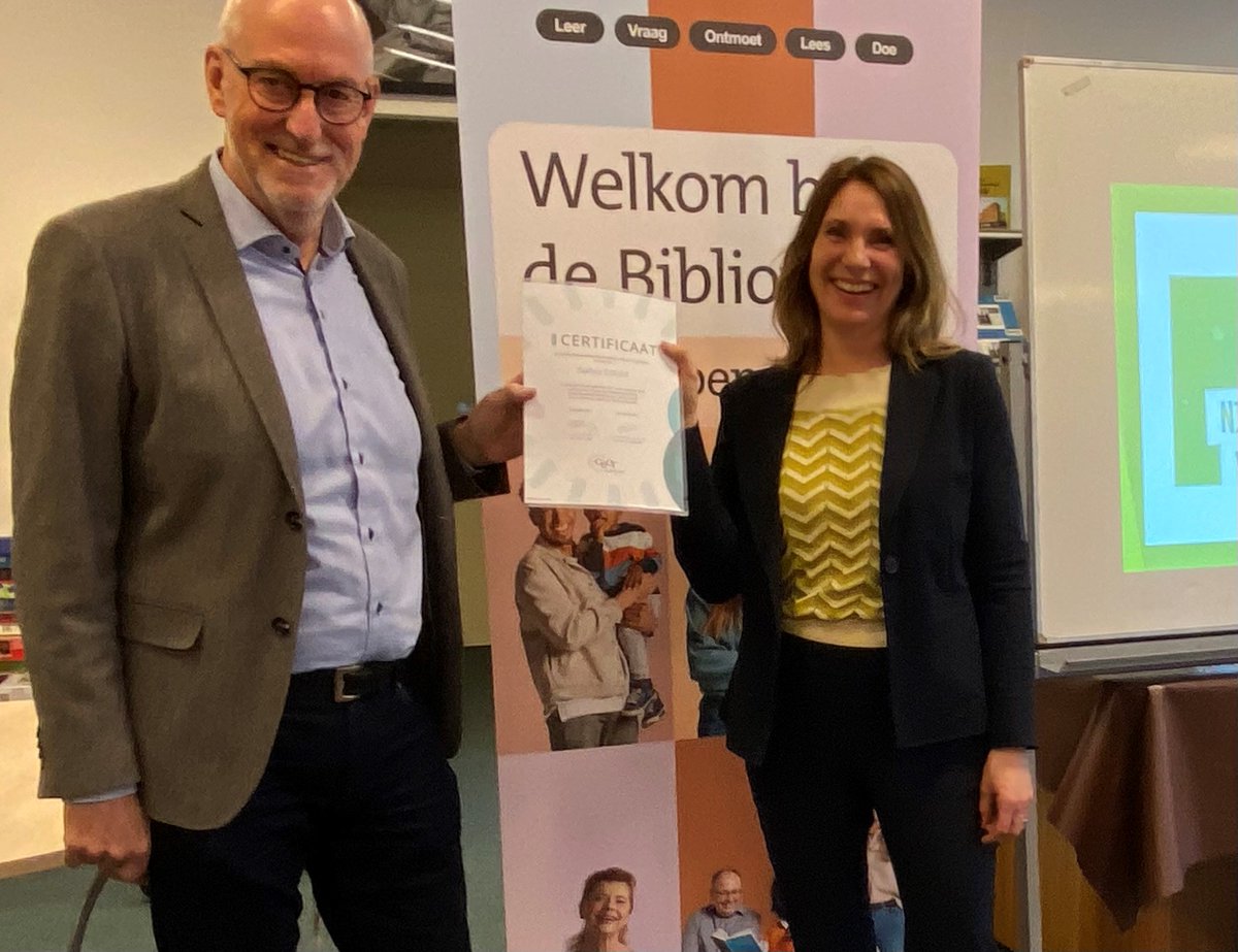 Taalhuis Z-O-U-T in Renswoude ontving van wethouder Kees Eskens het officiële kwaliteitscertificaat. Het Taalhuis bestrijdt laaggeletterdheid en is er voor mensen die willen oefenen met lezen, schrijven of de computer. 'Het laat zien dat we op goede weg zijn.' <a href="/gem_Renswoude/">gemeente Renswoude</a>