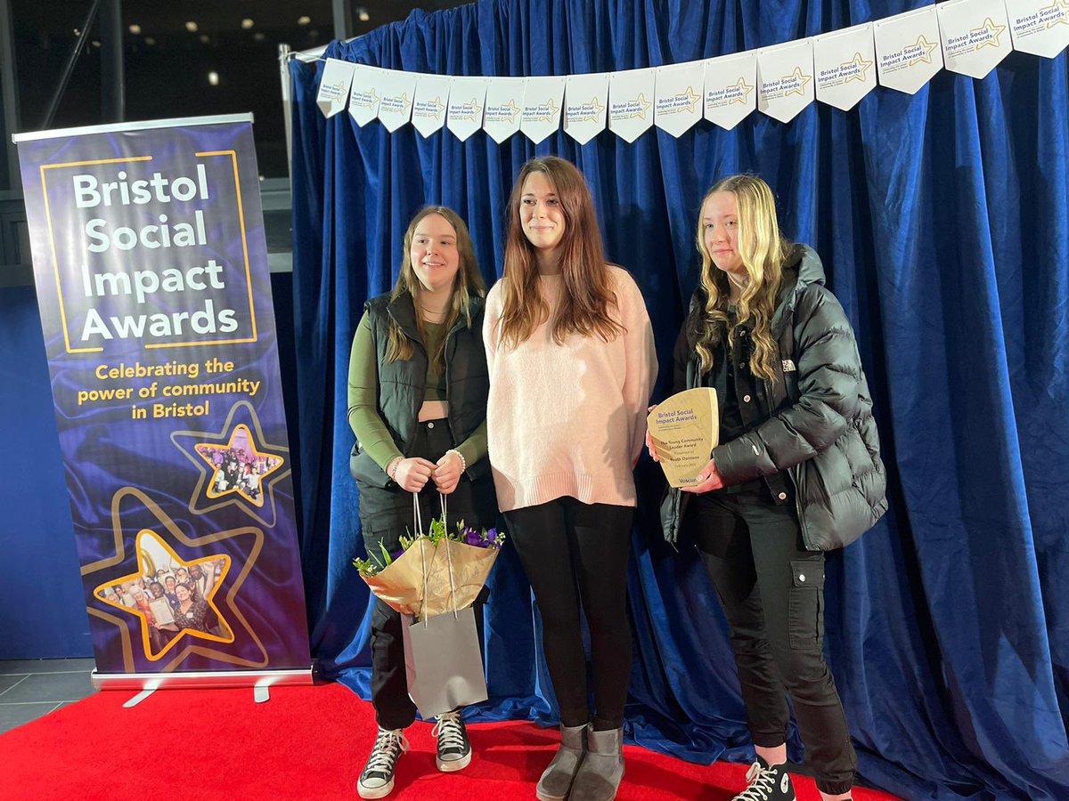 So proud of our amazing young people from our Youth Opinions group! Winners of the Young Community Leader Award 🏆@voscur #BristolSocialImpact awards last night! #youthwork #youthvoice