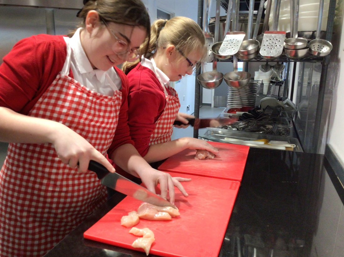 So nice to see @Millbrooknews pupils working with our chefs @RestaurantAtT1 recently to cook and then eat a meal from scratch, learning all about healthy eating and the hospitality industry! 👩‍🍳 #ICanBe