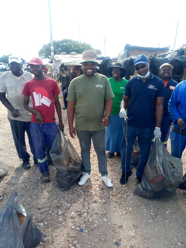 Members of #TeamCottco Chinhoyi collaborated with various stakeholders for a clean-up initiative at Christos Shopping Centre, Chinhoyi. We are committed to #TransformingCommunities through our collective efforts.