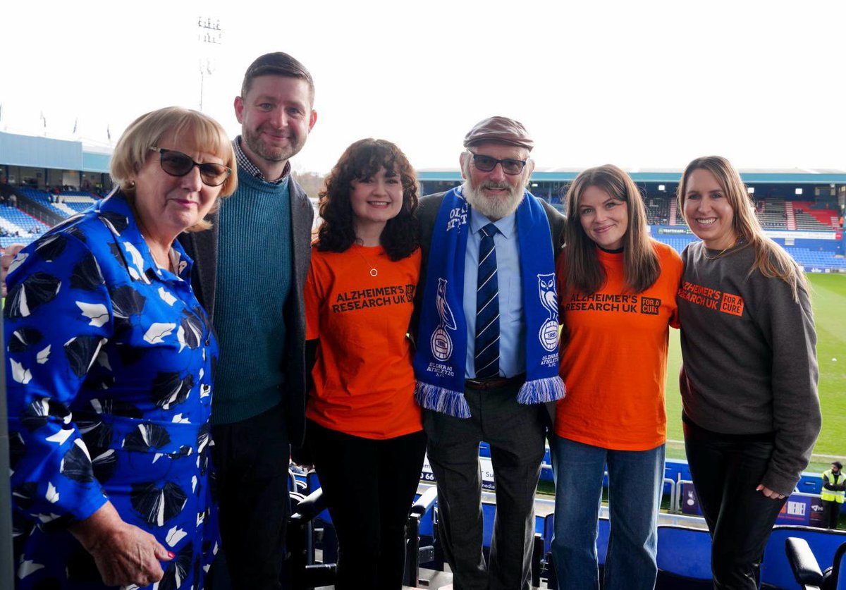 Last week, we were delighted to meet @JimfromOldham at @OfficialOAFC. Thank you for chatting to us about Frank's fantastic fundraising for @AlzResearchUK. We look forward to working with you and supporting the 1,081 people in Oldham West & Royton who are living with dementia. -HQ