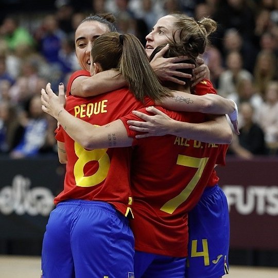 ⚽️ ¿Sabías que la primera 𝑪𝒐𝒑𝒂 𝒅𝒆𝒍 𝑴𝒖𝒏𝒅𝒐 de fútbol sala femenino se celebrará en 2025? Europa contará con 4 puestos de los 16 que habrá en total. 🏆 España, campeona continental en 2019, 2022 y 2023, pasará directamente a la ronda élite de la clasificación europea.