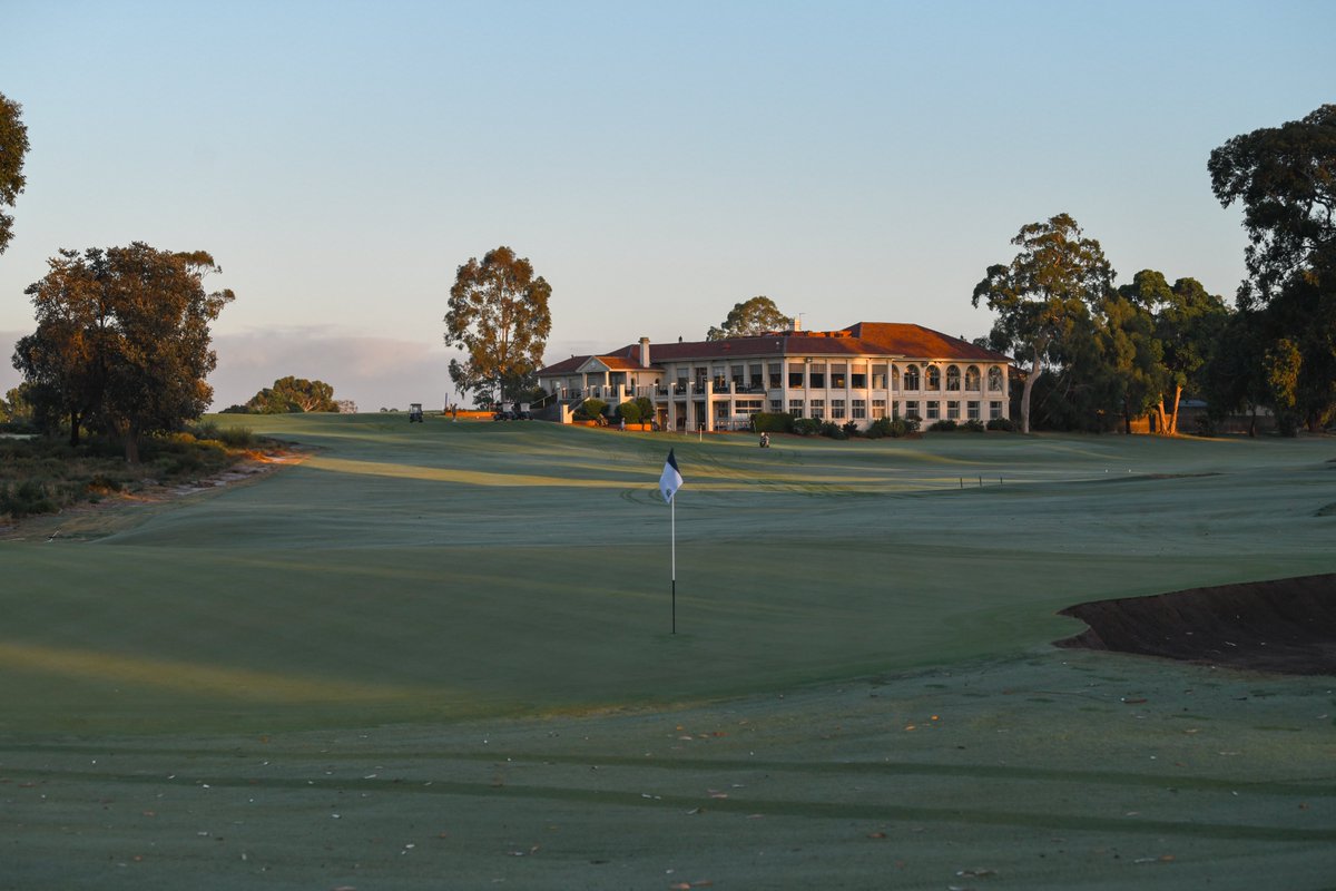 CommonwealthGC's tweet image. Exploring the captivating charm of the Commonwealth Golf Club&apos;s 1st Hole from a different perspective.
Drawing a compelling parallel to its iconic presence during the 1967 Australian Open. Witness the seamless blend of past and present, a testament to Brian Slawnik&apos;s dedication.