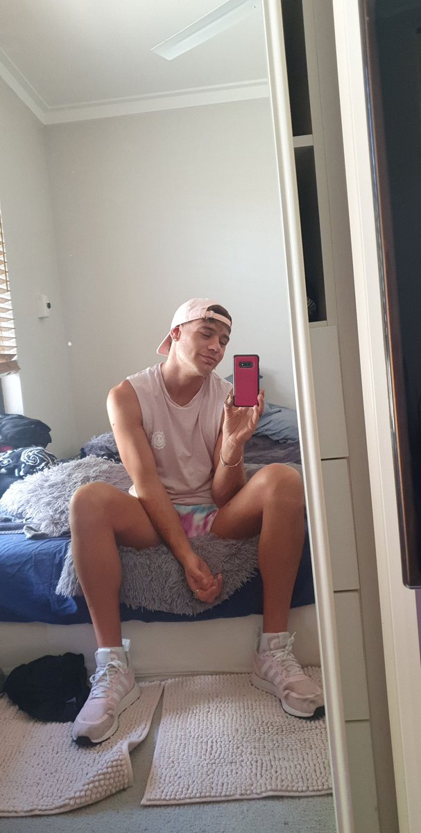kingkoreyyy's tweet photo. Pink explosion 💦 https://t.co/rLnnP0L1uU