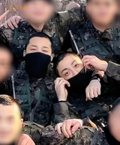funnyjimin1's tweet photo. Jimin and Jungkook were promoted to Private First Class 🥺 https://t.co/tNvTJRtCLA