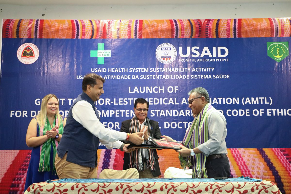 Today, <a href="/USAIDTimorLeste/">USAID Timor-Leste</a> and <a href="/MdSTimorLeste/">Ministério da Saúde</a>  launched an important initiative to bolster professionalism in delivering improved quality of healthcare services in the country. 
👉tinyurl.com/bbknxf92