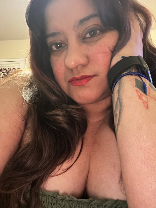 Finally home after two jobs and I&rsquo;m smoking heirbloom brand orange crush from the nice dispensary and<a href="/tag/manyvidsgaming"class="tags"><span>#manyvidsgaming</span></a>