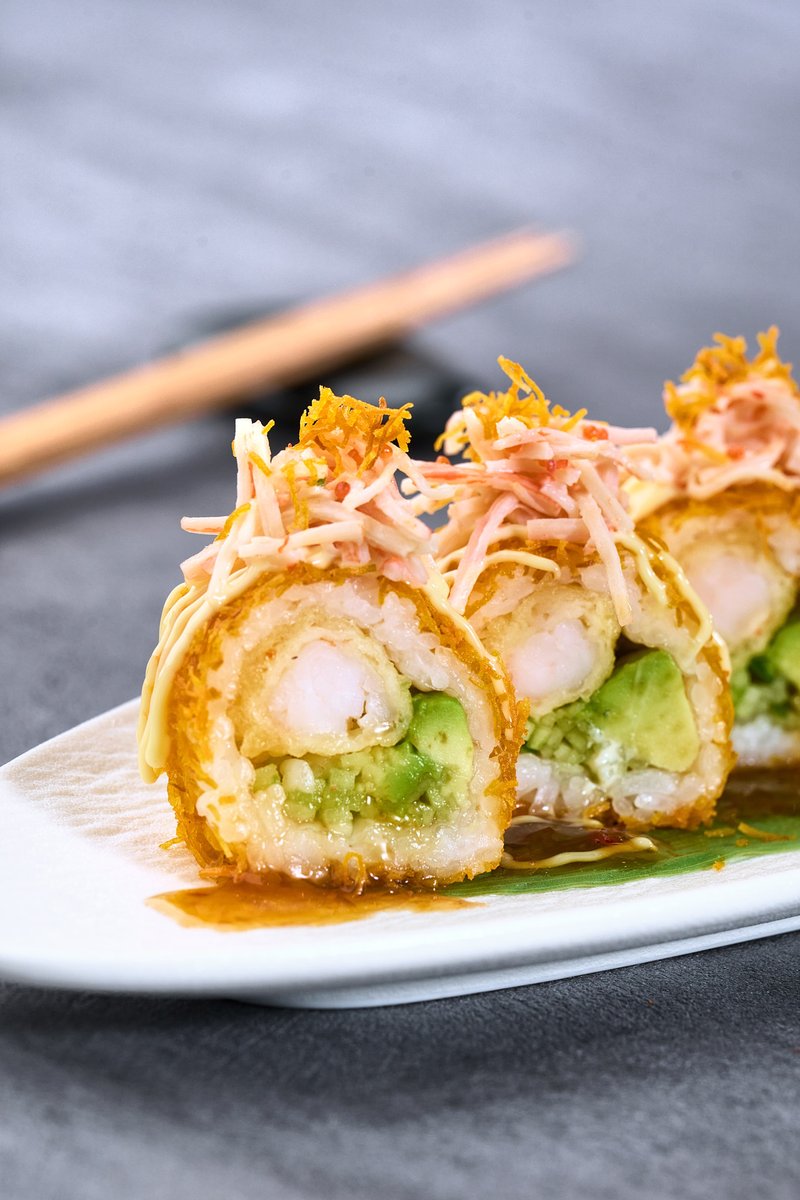 🦐 Seeking the perfect balance of crunch and creaminess? Try our Crunchy Sweet Potato roll at Sushi Library! 🥑 Featuring prawn tempura, smooth avocado, and the delightful crunch of sweet potatoes.

🌟Visit us today!
.
.
#sushi #sushidelights #sushirolls #prawns #sushilovers