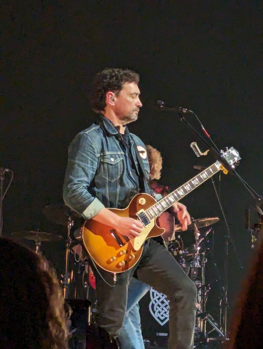 LisaBudden's tweet image. Thanks for the kitchen party in Edmonton tonight @alanthomasdoyle and @corytetford . It was great to see you on stage. Made this NL girl very happy❤️