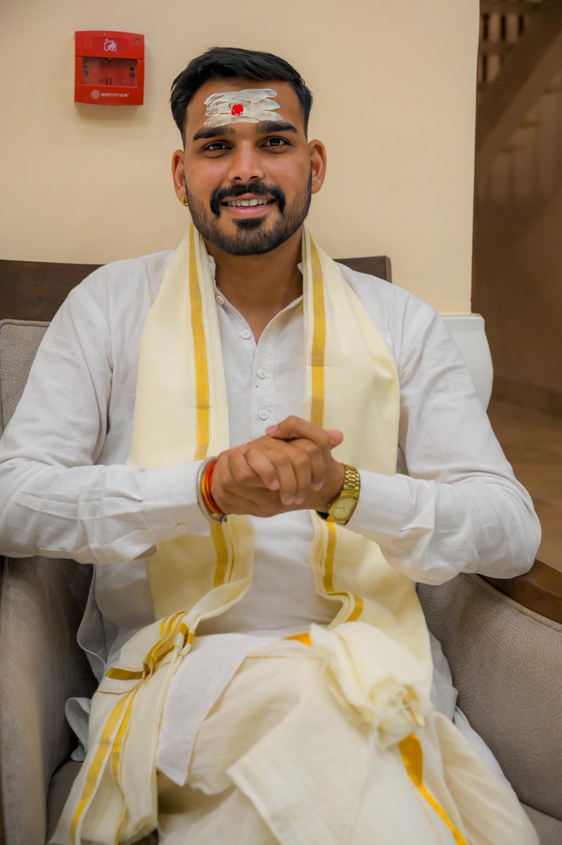 MayankSharmaM17's tweet photo. वेदांत के अद्वैत दर्शन को समर्पित आचार्य शंकर सांस्कृतिक एकता न्यास के प्रतिष्ठापूर्ण दो दिवसीय ‘एकात्म पर्व’ का सफल समापन हुआ। 

#EkatmaParva #AdiShankaracharya  #StatueOfOneness
@EkatmaDham https://t.co/dMkJCdDpCA