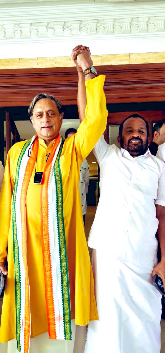 Early on Tuesday morning, inaugurated my LokSabha colleague TN Prathapan's “Sneha Sandesha Yatra” at Guruvayoor — a daily 18-21 km padayatra covering  each of his constituency’s 14 blocks in a rousing call against communalism and hatred fomented by the BJP. Spoke warmly of his