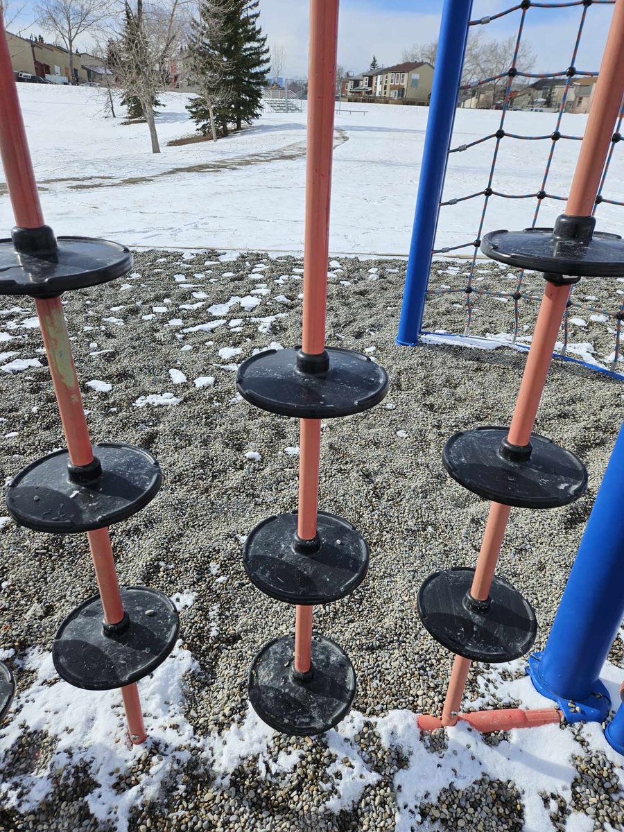 Weescientists's tweet image. This weeks wagon Wednesday was all about finding patterns in the park! We found so many. #takemeoutside #mathoutside #wearecbe