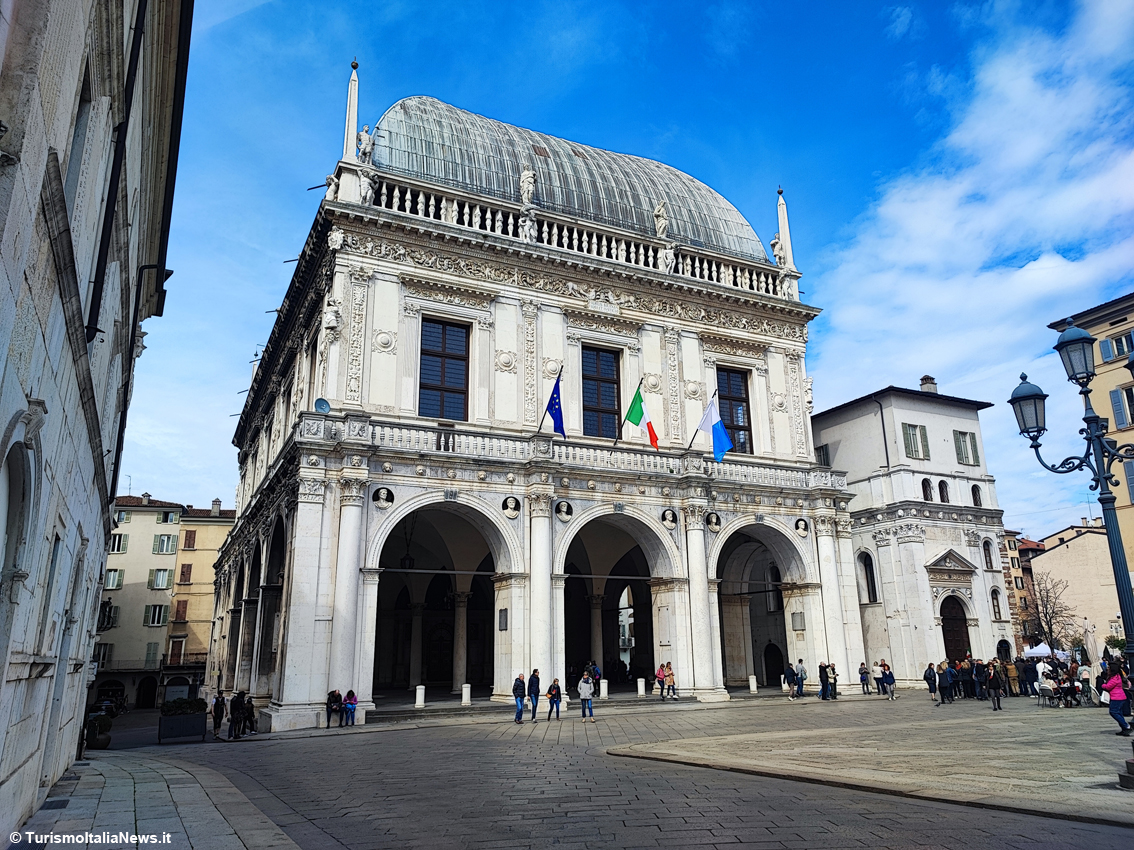 BRESCIA | Persia Felix: al Museo Internazionale del Tappeto Antico la mostra di tappeti, metalli e miniature dalle antiche città. Dal 3 marzo al 14 luglio 2024 
Leggi la notizia bit.ly/3UVuI0t 

#brescia #persiafelix #mostra  #turismo #fondazionetassara <a href="/visitbrescia/">Visit Brescia</a>