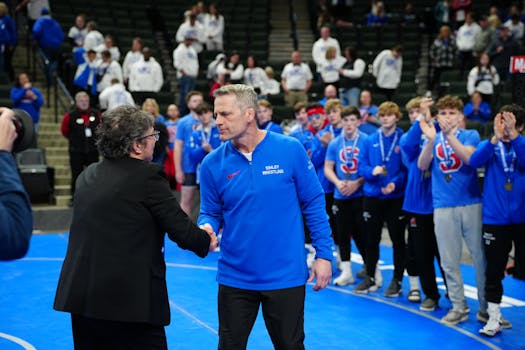 Simley won its sixth consecutive wrestling state team title, overcoming several injuries on its way to the Class 2A championship. startribune.com/simley-high-sc…