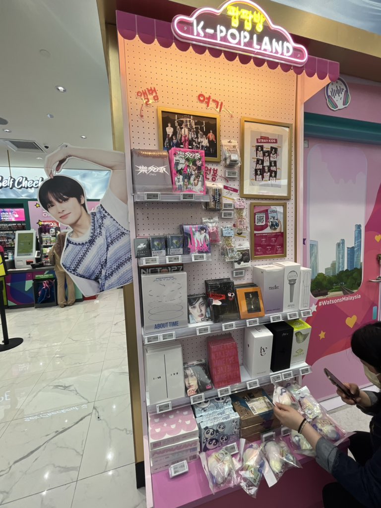 random bgt ada ginian di watsons 😭😭