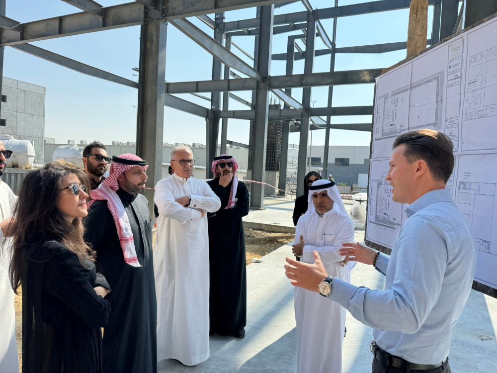 Saudi Arabia's Agricultural Development Fund visited the site of our new vertical farm Riyadh to see how we're progressing. Construction has now entered its final phase. Commercial operations will begin in Q3.

#saudiarabia #verticalfarm #construction